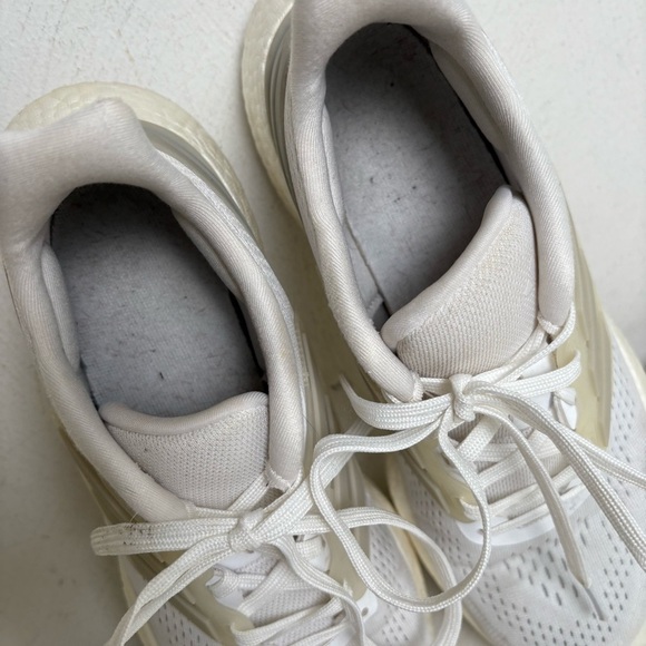 ADIDAS Powerboost White Grey Women Size 7.5 Sporty Athleisure Minimalist Neutral - Picture 4 of 13